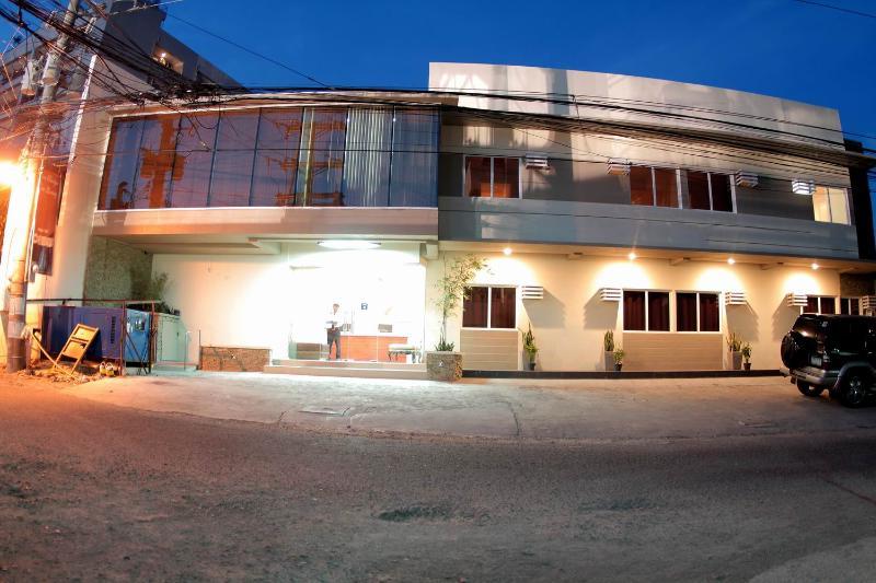The Center Suites سيبو المظهر الخارجي الصورة