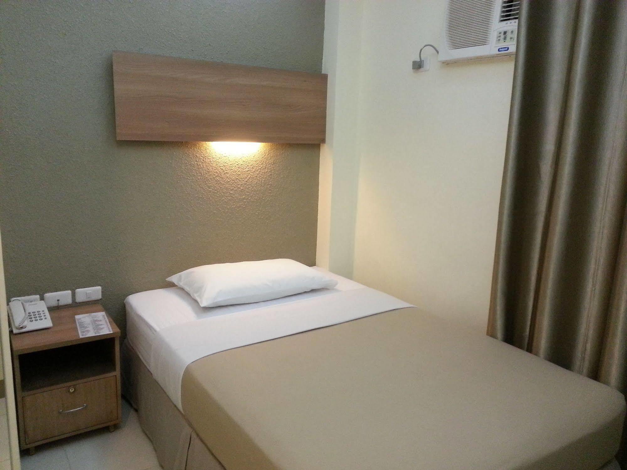 The Center Suites سيبو المظهر الخارجي الصورة