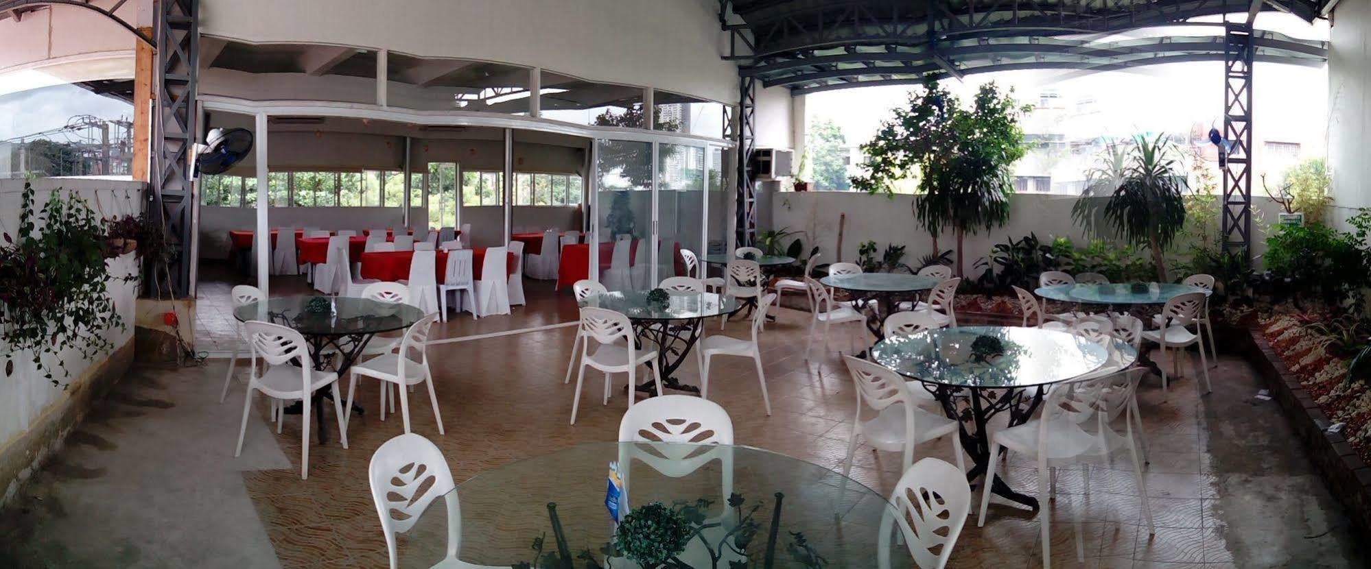 The Center Suites سيبو المظهر الخارجي الصورة