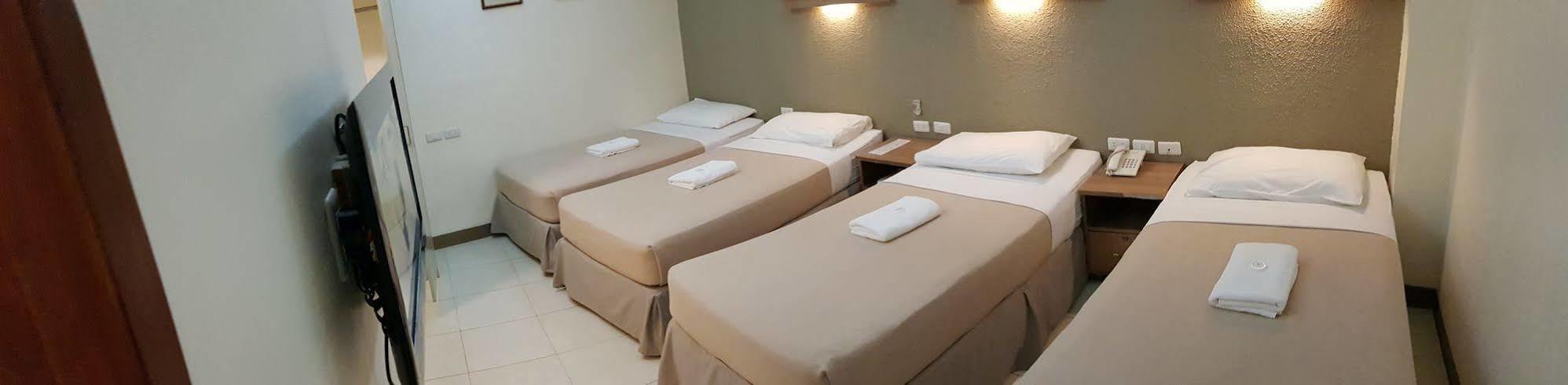 The Center Suites سيبو المظهر الخارجي الصورة